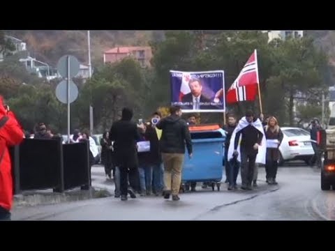 დაბოქლომების აქცია ბიძინა ივანიშვილის რეზიდენციასთან