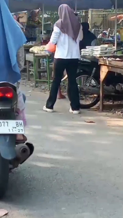 The beautiful woman became the center of attention of netizens on social media #short #viral #tre...