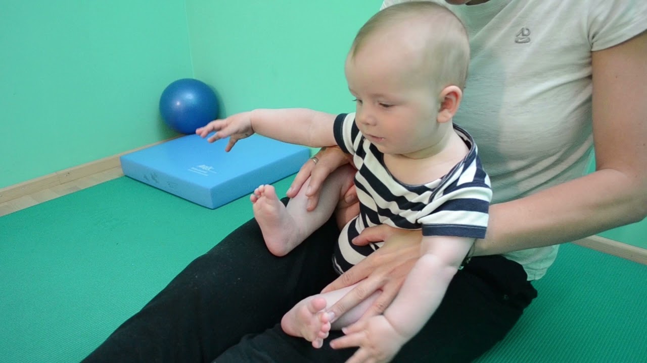 Začetki kobacanja in samostojnega posedanja - vaje