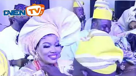 SEE THE MOMENT ACTORS & ACTRESSES RAIN MONEY ON ACTRESS WUNMI OLABIMTAN AS SHE BURIES DAD IN IBADAN