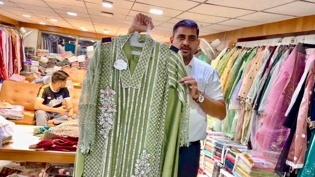 नाम नहीं ब्रांड है ये / इनके जैसा रेट कोई नहीं दे सकता / पूरा मंडी घुम लो फिर यहां से माल लो / SUIT