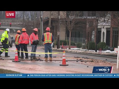 Water main break shuts down busy west Charlotte road - YouTube