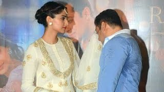 Salman Khan WIPES SWEAT With Sonam Kapoor's DUPATTA screenshot 5