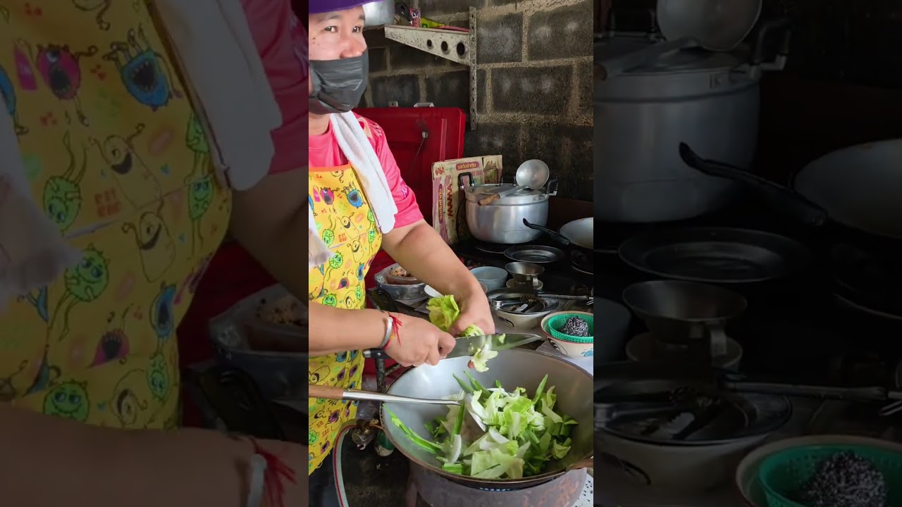 ร้านเจ๊ชูอิ่มจุก เลียบทางรถไฟหลังโรงเรียนเทคนิคฉะเชิงเทรา 40 บาทก็อิ่มได้