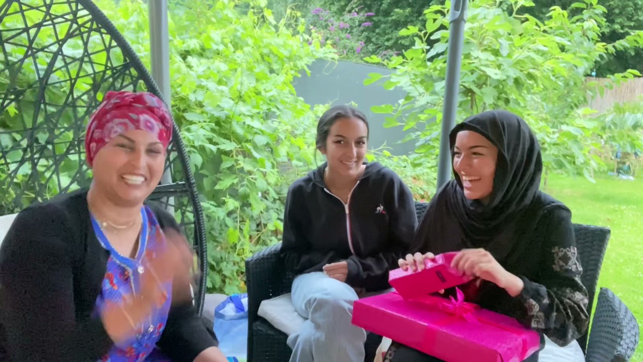 شوفو الهدية الي درتها لأصالة حتى بكات  من الفرحة😢😢