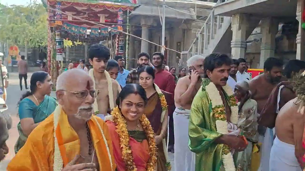 காஞ்சியில் விஸ்வரூப தரிசனம் kanchi kamachi viswarubha darisanam