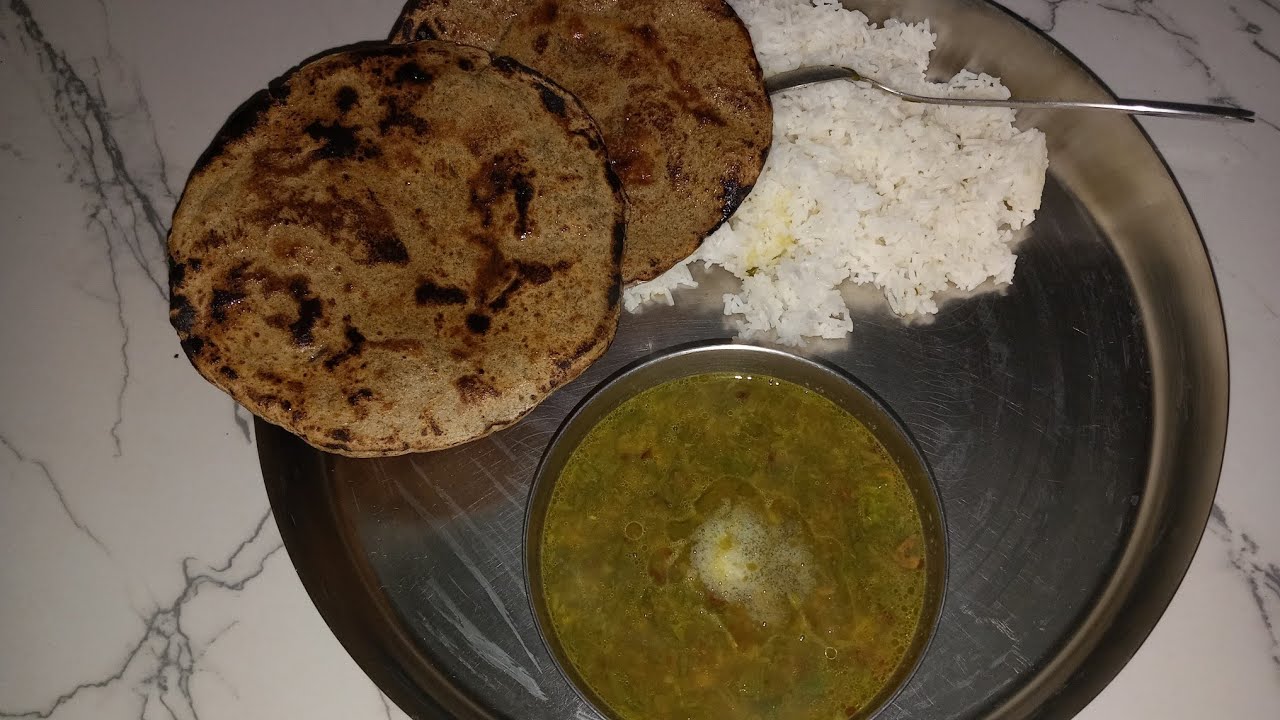 ठंड के मौसम में जरूर बनाएं,ये स्वादिष्ट रेसिपी चने का साग मिक्स दाल चावल और बाजरे कि रोटी घी के साथ।