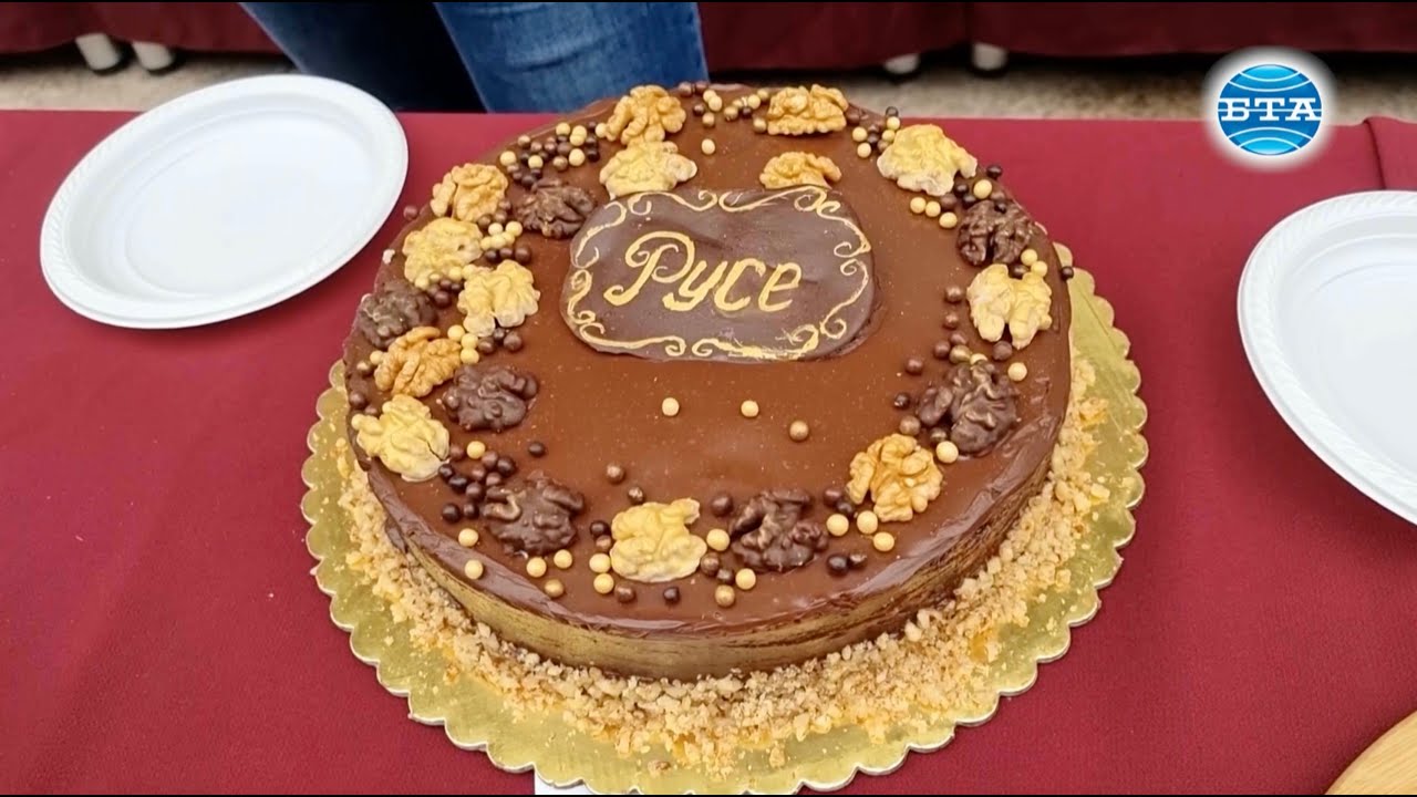 Трийсет и четирима любители сладкари представиха своите умения на фестивал на тортата 