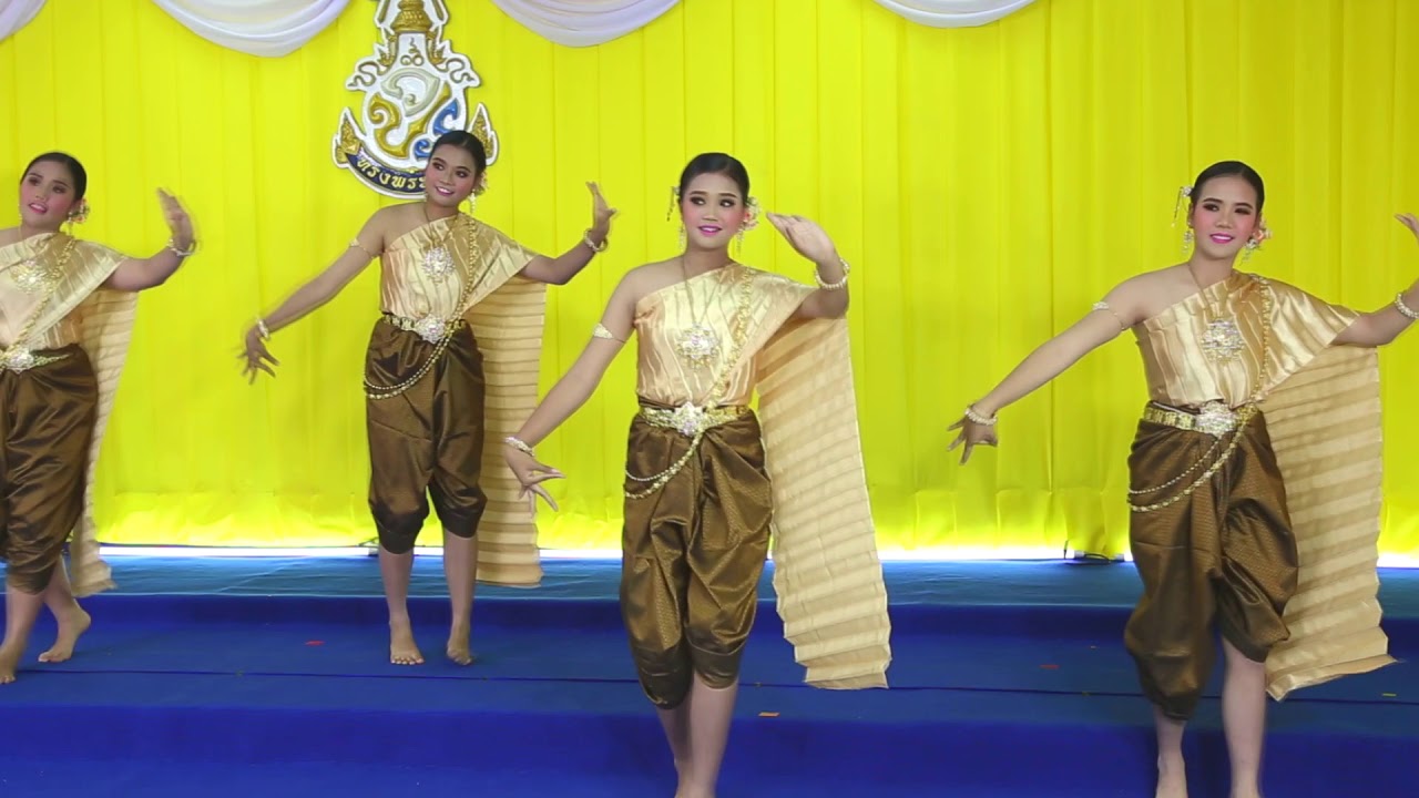 ชุดการแสดง ระบำเทพบันเทิง เทิดไท้สมเด็จพระเจ้าอยู่หัว โดยโรงเรียนมัธยมนครรังสิต