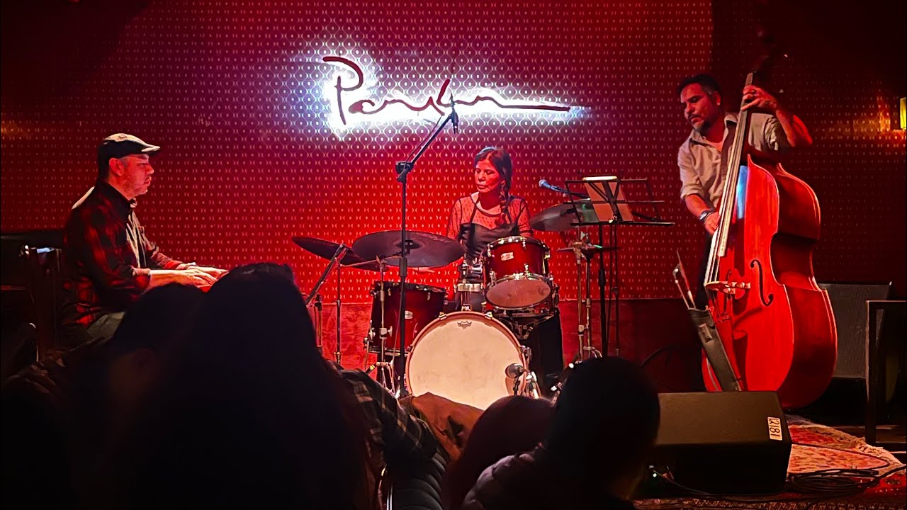 Karina Colis Trío “Adversidad” @ Parker & Lenox México.