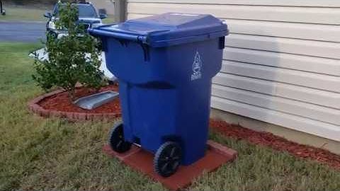How to Make a  Outside Trash Can Pad | DIY Yard Projects
