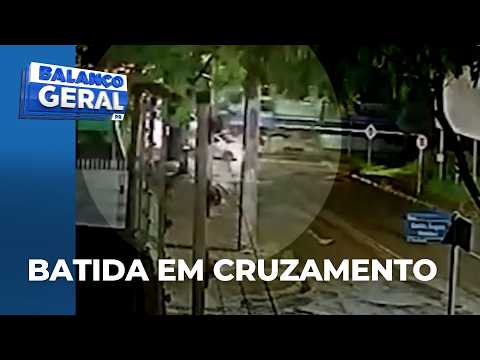 Car hit by train ends up on traffic sign: driver injured