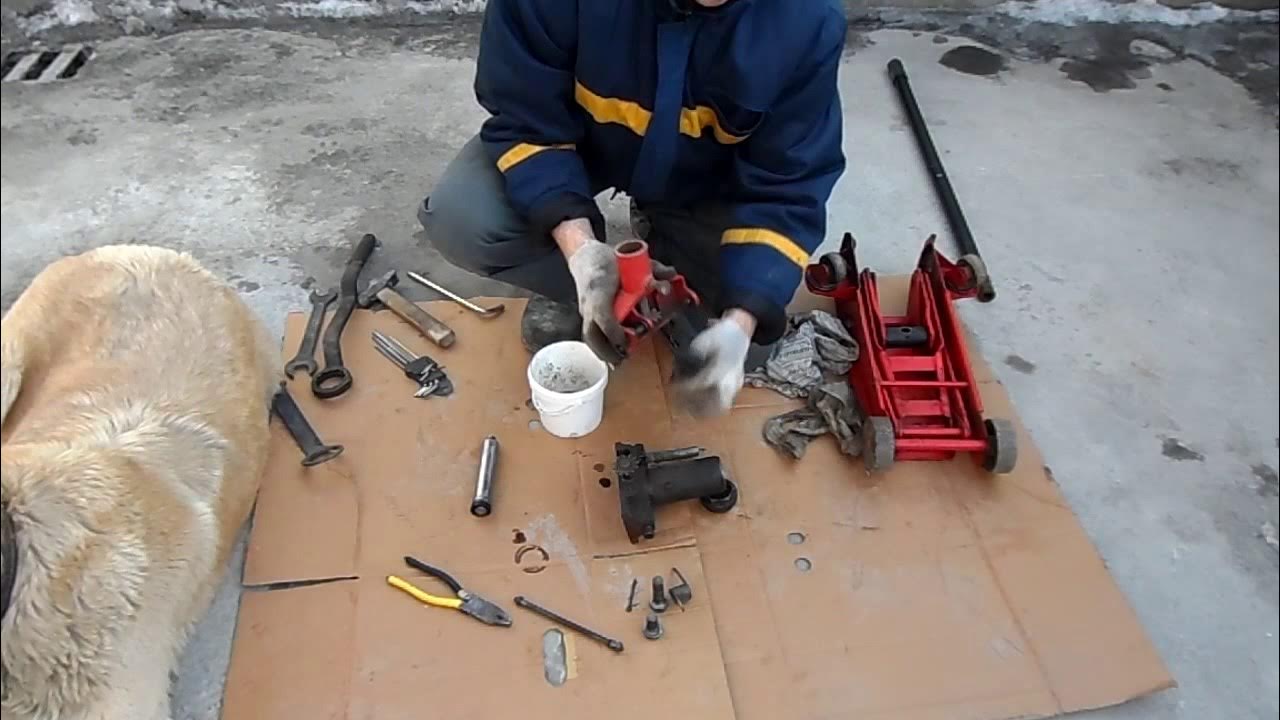 Разборка подкатного домкрата. Переборка домкрата гидравлического 2 т. Ремкомплект на домкрат 2 т подкатной. Сборка подкатного домкрата 2т. Разборка подкатного домкрата 2т спарта.