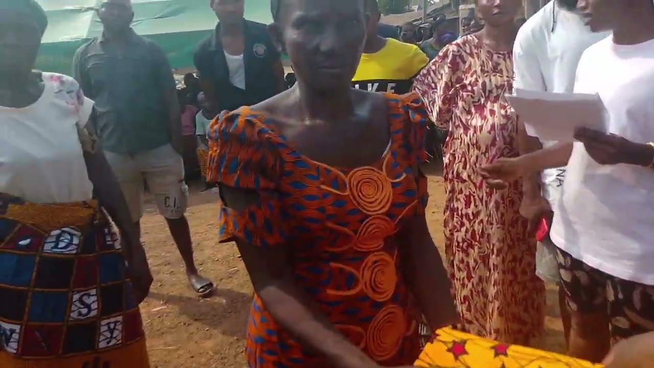 Beneficiaries Receive Hollandais Wrappers as Okanga’s Social Empowerment Initiative Spreads Joy -P 4