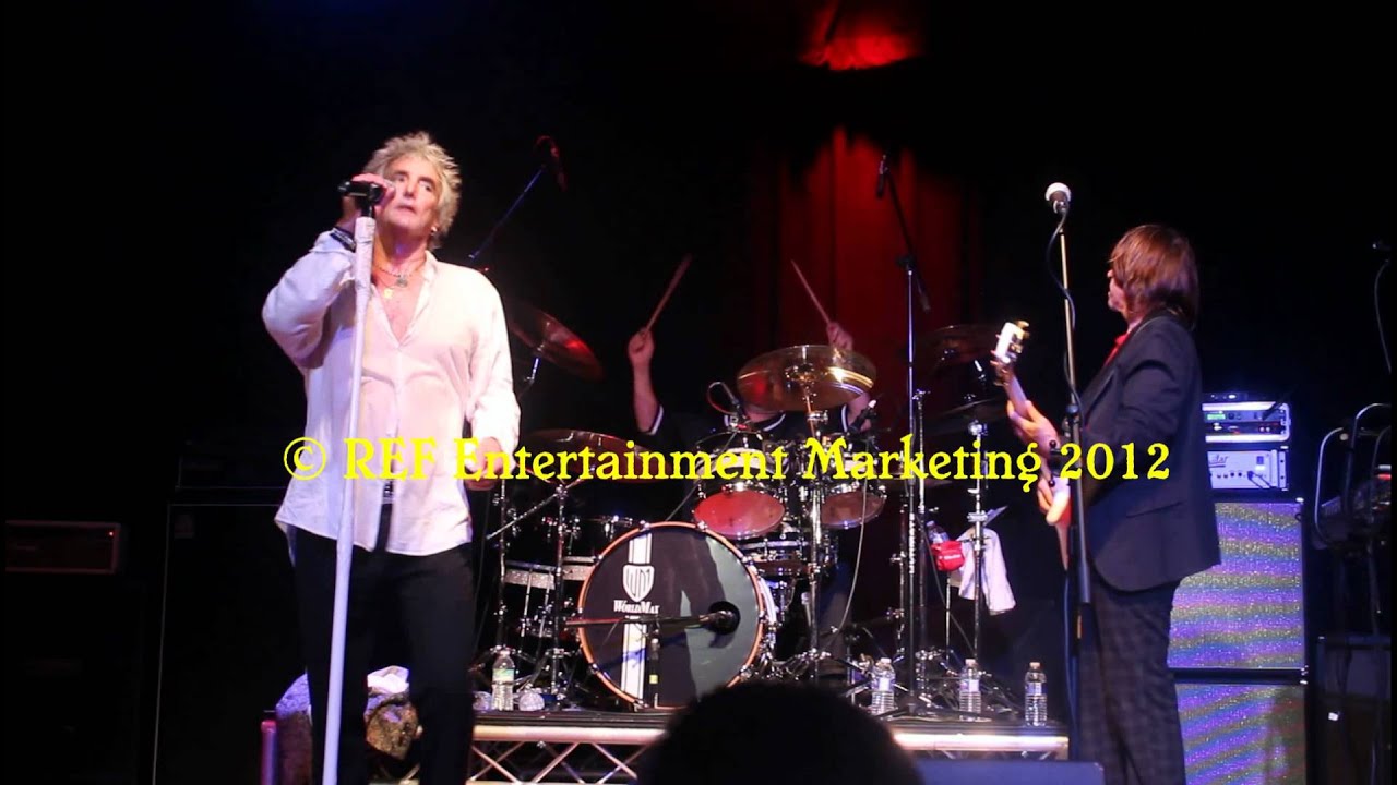 GREGORY WOLFE doing ROD STEWART Closing Marquee 15 Copyright REF Entertainment Marketing 2012
