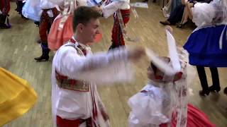 DOLNÍ BOJANOVICE-"50" KROJOVANÝ PLES: nejkrásnější tanec na těchto plesích Moravská beseda