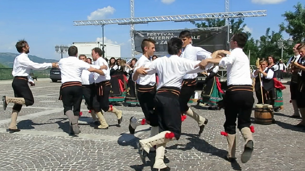 Saltarello molisano con organetto (Gruppo Folk Zig-Zaghini di San Giovanni in Galdo)