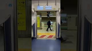 東京メトロ千代田線 16000系11F ドア開閉