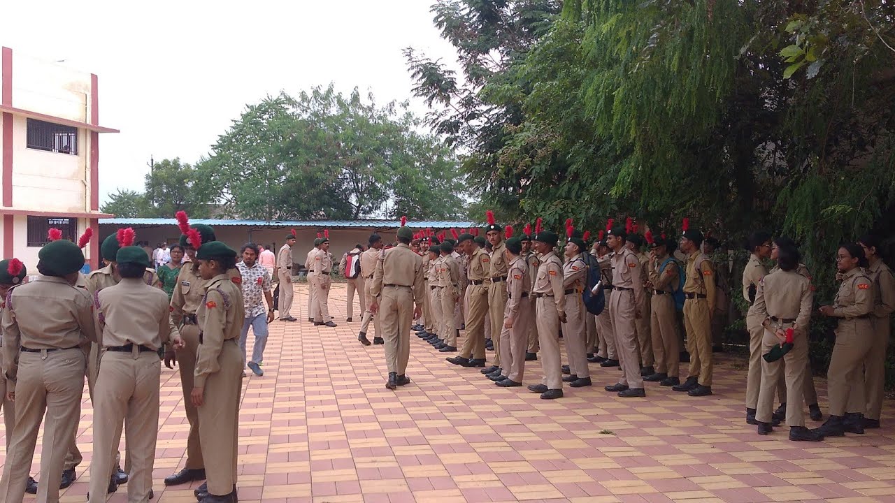 NCC DUTY ON RAJY UTSAV..Me LUNCH TIME MASTI