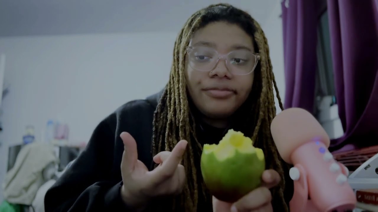 ASMR eating an apple mango