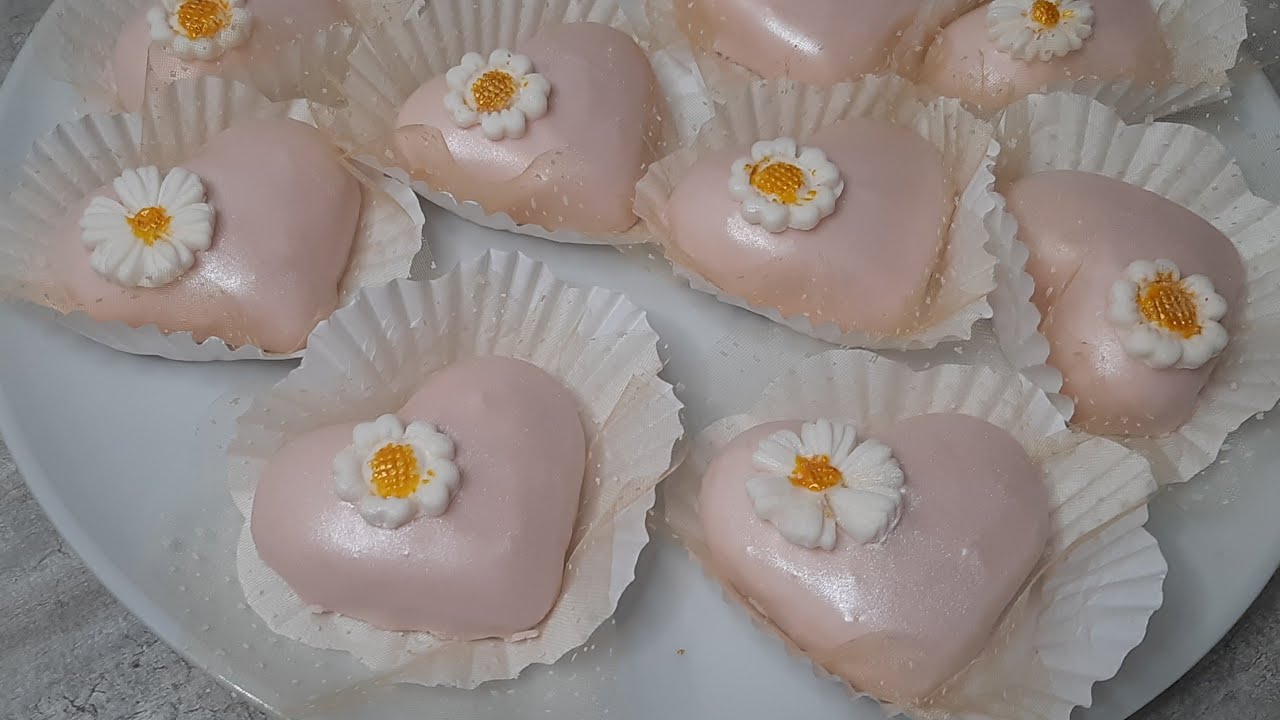 Mkhabez Gâteau algérien au amandes et au glaçage royal (sans farine)