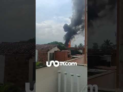 Impactantes imágenes: cae avioneta en zona residencial de Medellín, Colombia; hay 8 muertos