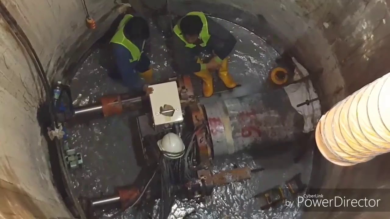 HY-Sanwa high water level Pipe Jacking - YouTube