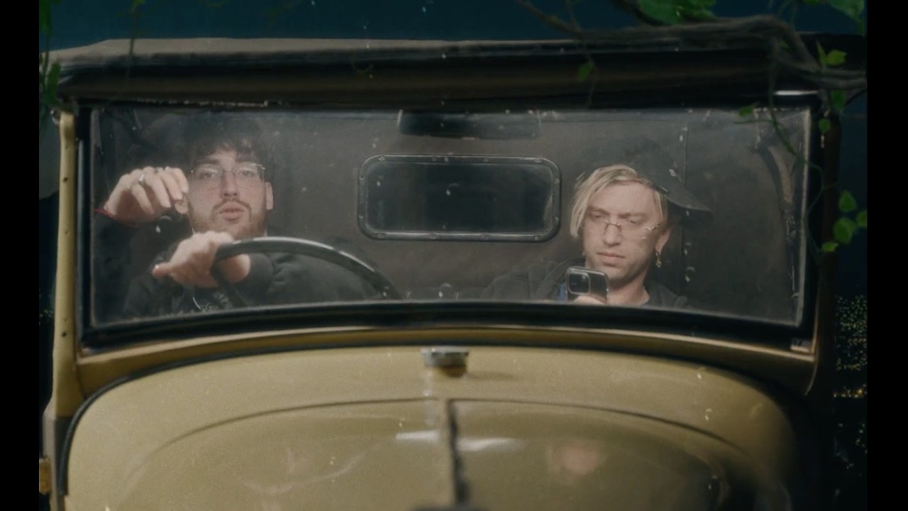 BHAVI x TURROBABY x CLÚSTER = TIRANDO TRUCOS (Official Video)