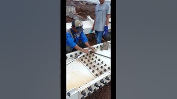 Mengencangkan baut baja dengan kunci momen #construction #baja #enginnering