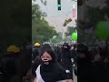 Dünya Kupası'nın ilk maçı sırasında, biletsiz taraftarlar ve protestocular stada girmeye çalıştı
