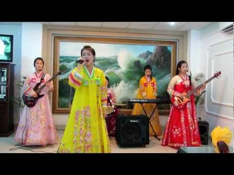 Video Nhà hàng Bắc Triều Tiên Ryu Gyong ở Hà Nội biểu diễn... - youtube