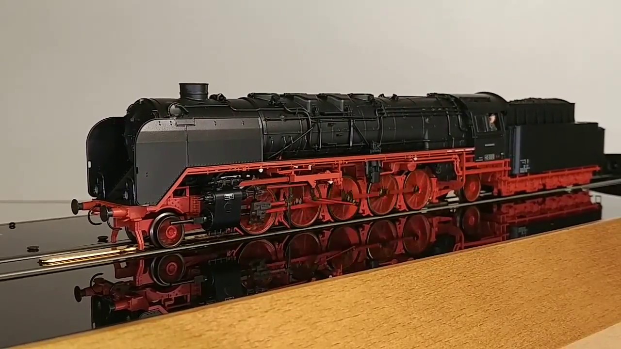 Modellbahn H0 Baureihe 45 Trix 22102 BR 45 020 der DB auf dem Smartrail ...