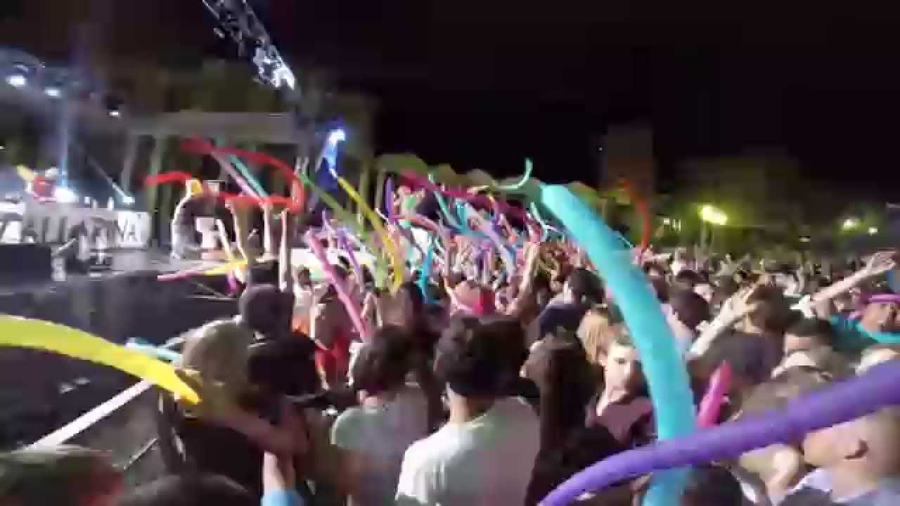 Manel por Calp.Gran Fiesta Tallarina on Tour en la plaza Mayor.