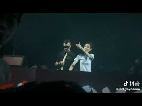 全中国唯一一个穿校服打碟的女DJ，太酷炫了！