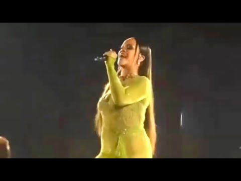 Rihanna live performance