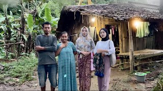 Two Village Girls Visit a Secluded House at the Foot of Mount Pulosari Pandeglang