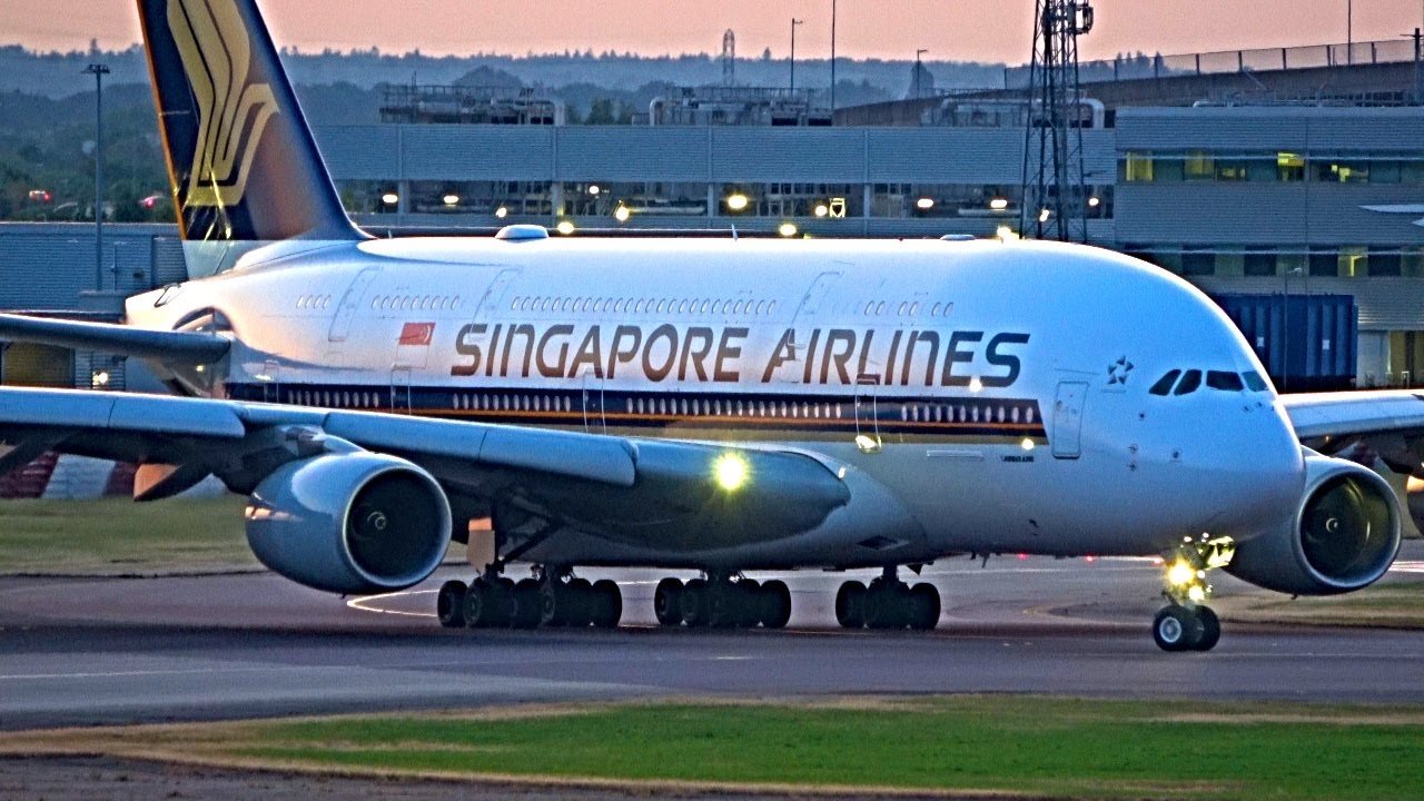 Beautiful Sunset Departures at London Heathrow Airport, LHR - RWY09R | 14/06/23