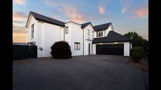9 Oaktree Lane