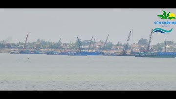 KHAI THÁC CÁT TRÊN SÔNG  GẦN BẾN ĐÒ VĨNH XƯƠNG