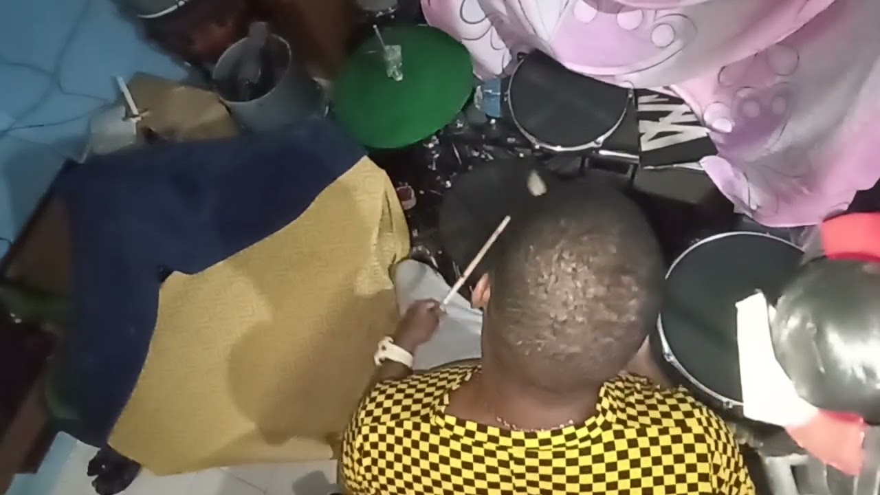 maelis negrín conga drummer solo de timbal y batería auto acompañamiento (práctica)