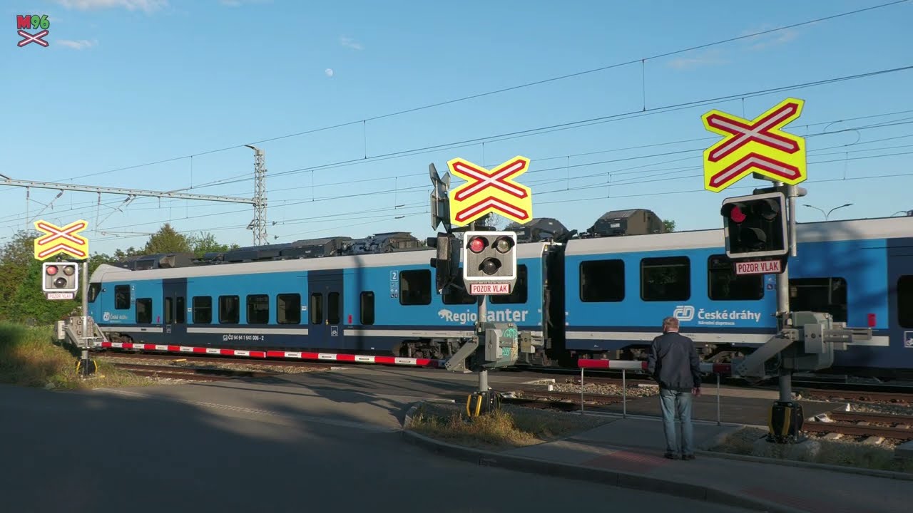 Železniční přejezd Střelice [P3944] - 9.5.2025 / Czech railroad crossing