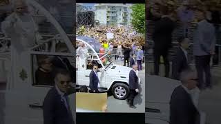 Así fue recibido el Papa en la Plaza Calipari de Acerra - Visita Pastoral - 23.5.2025 (comparte)