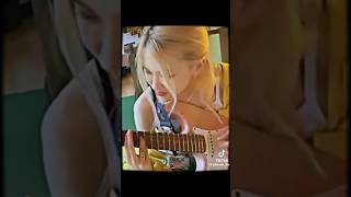 Rosé (Blackpink) playing On the ground with guitar #blackpink #rosé