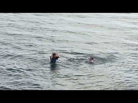 Namasyal sa seaside sabay ligo mga batos
