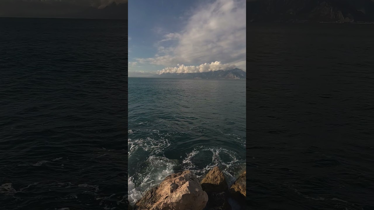 Slow Motion Ocean Waves with Mountain View – 60 Seconds of Calm | 4K 