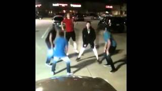 Synchronized headbanging hausi