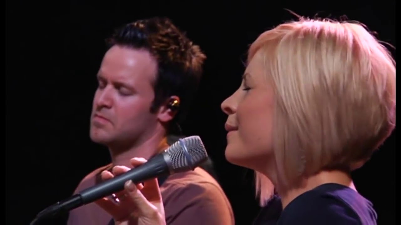 in you presence Jenn johnson sub español - YouTube