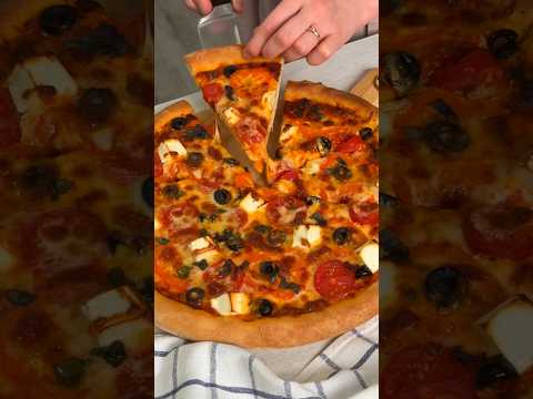 Сочная пицца дома - это несложно! Простой рецепт теста с хрустящей корочкой и соус для пиццы