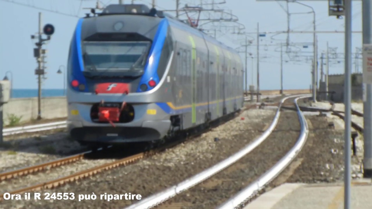 Treni alla stazione di Pedaso tra treni Regionali, Intercity, Frecciabianca e Merci.
