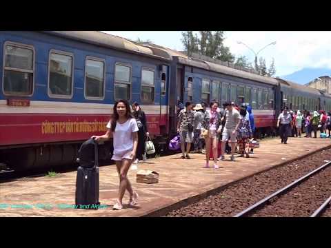 Video Ga Tháp Chàm: Đoàn Tàu SE8 Sài Gòn - Hà Nội Vào Ga... - youtube